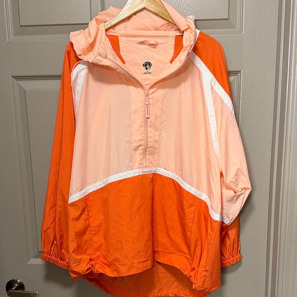 FP movement care like the wind logo jacket - Picture 4 of 9